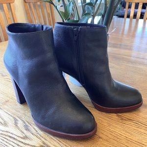 Gianni Bini booties